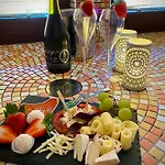 Zámecký Zlatý Orel Hotel 3*