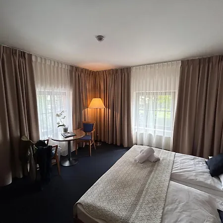 Hotel Zámecký Zlatý Orel 3*