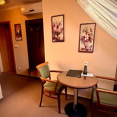 Zámecký Zlatý Orel Hotel