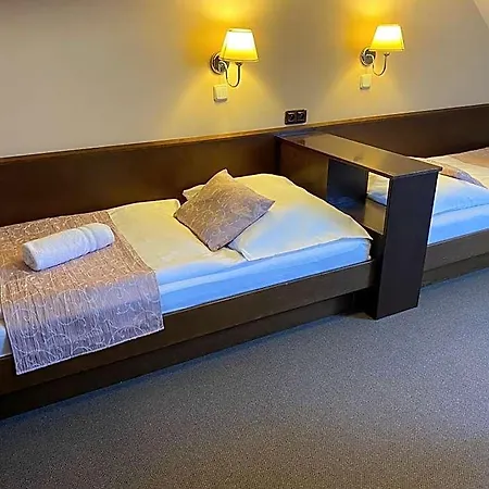 Hotel Zámecký Zlatý Orel 3*