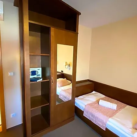Zamecky Zlaty Orel Hotell