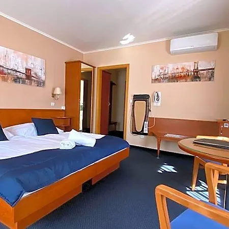 Hotel Zámecký Zlatý Orel