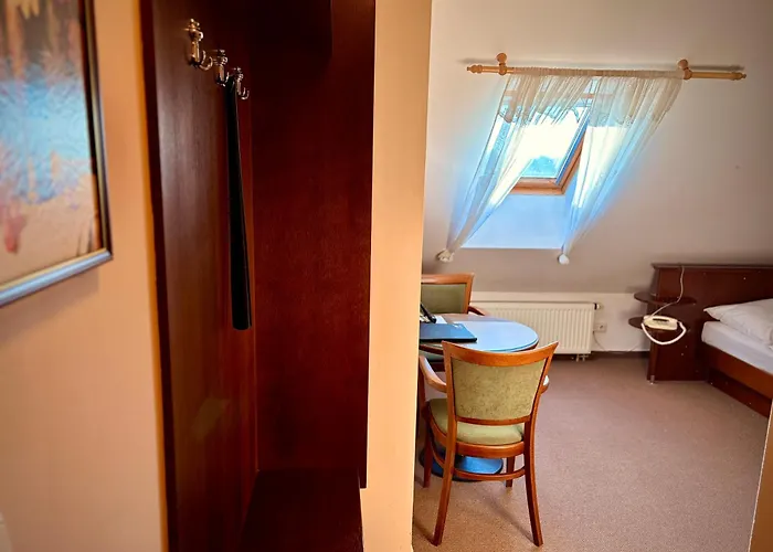 Zámecký Zlatý Orel Hotel 3*